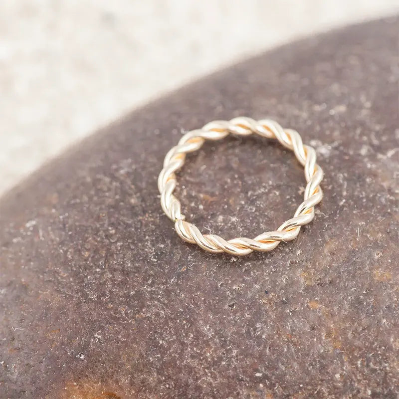 14K Gold Twisted Hoop Seam Ring