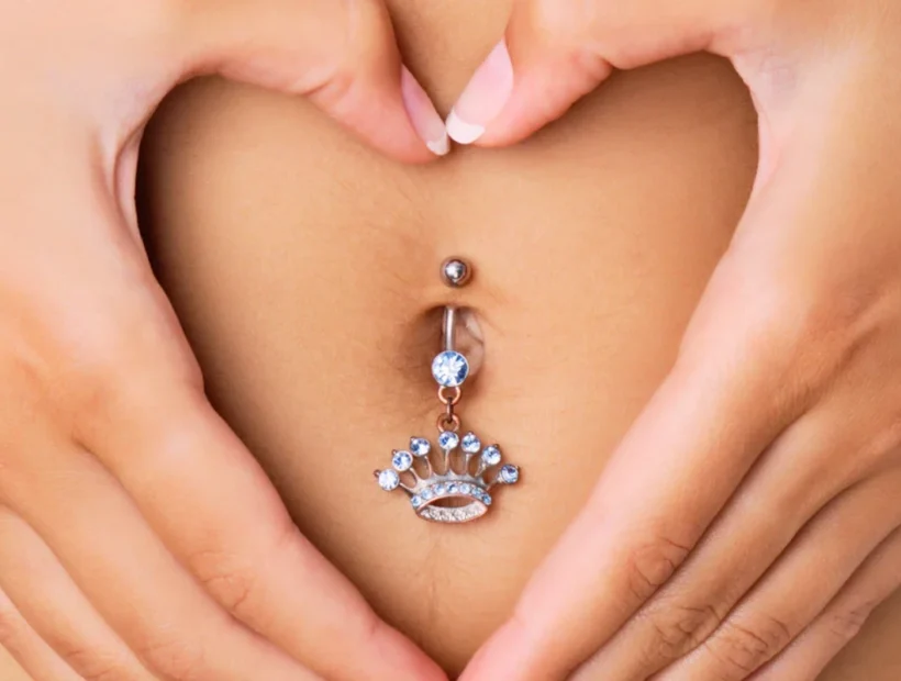 Navel jewelry and outfit matching